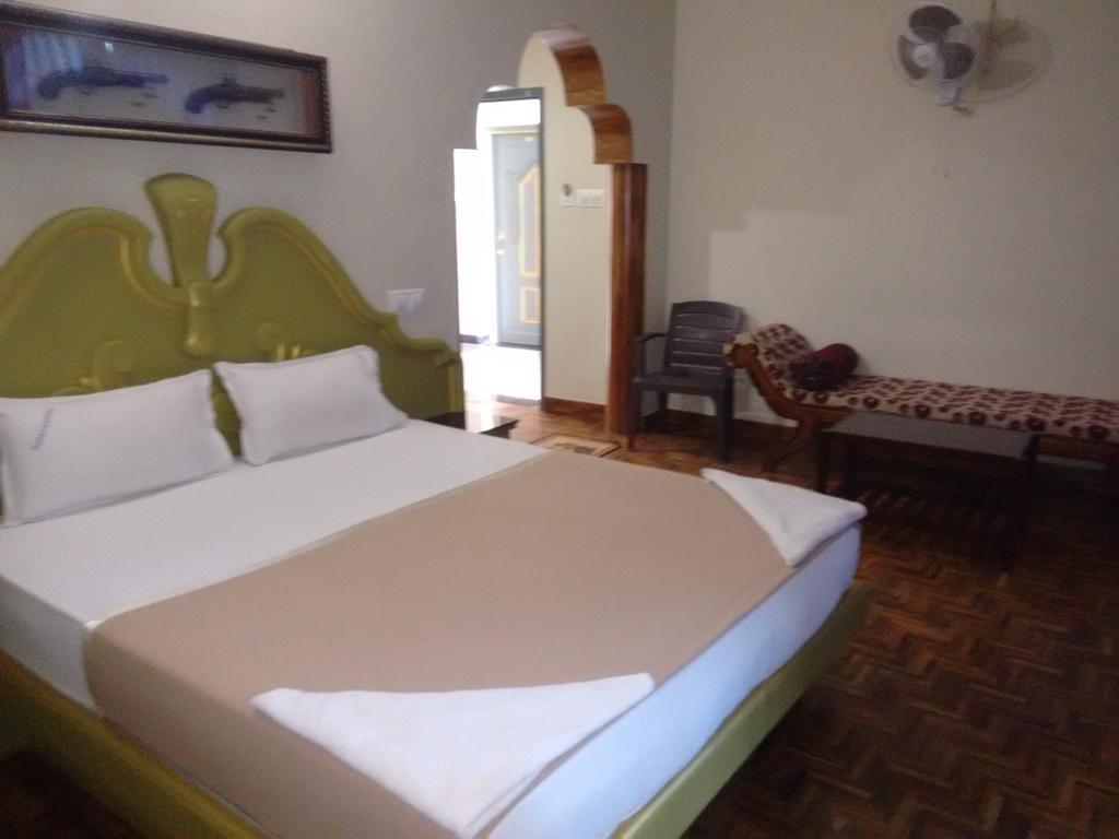 Hotel Chithra Каньякумарі Номер фото